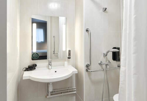 Гостиница B&b Hotel Noisy Le Grand в Понто-Комбе