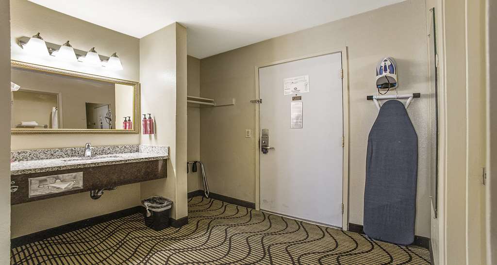 Фото SureStay Plus Hotel by Best Western Sacramento North