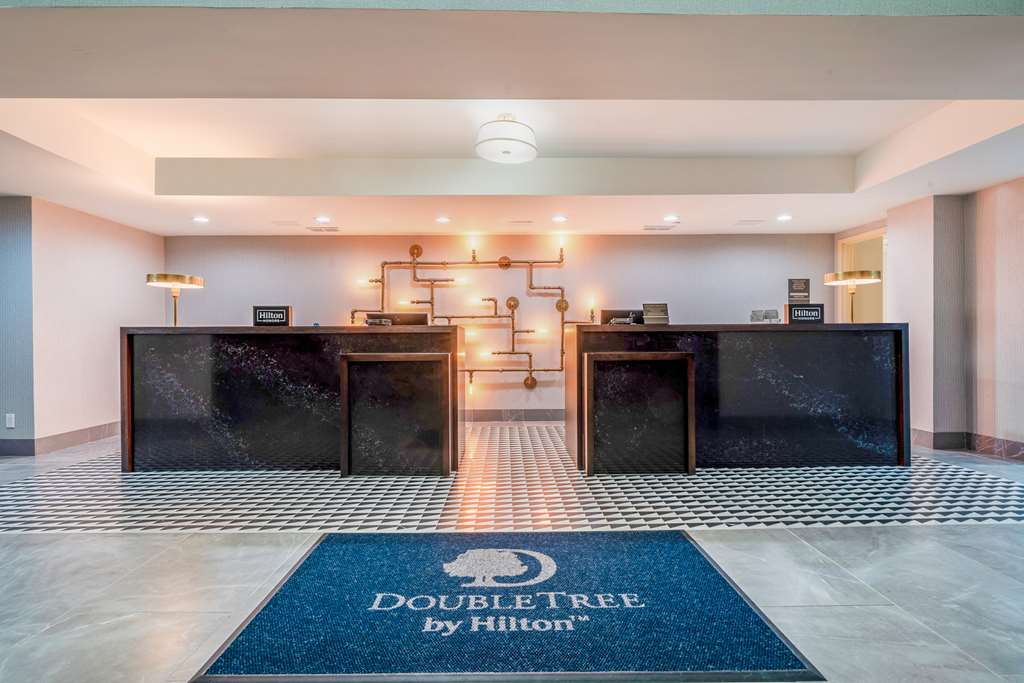 Фото DoubleTree by Hilton South Charlotte Tyvola