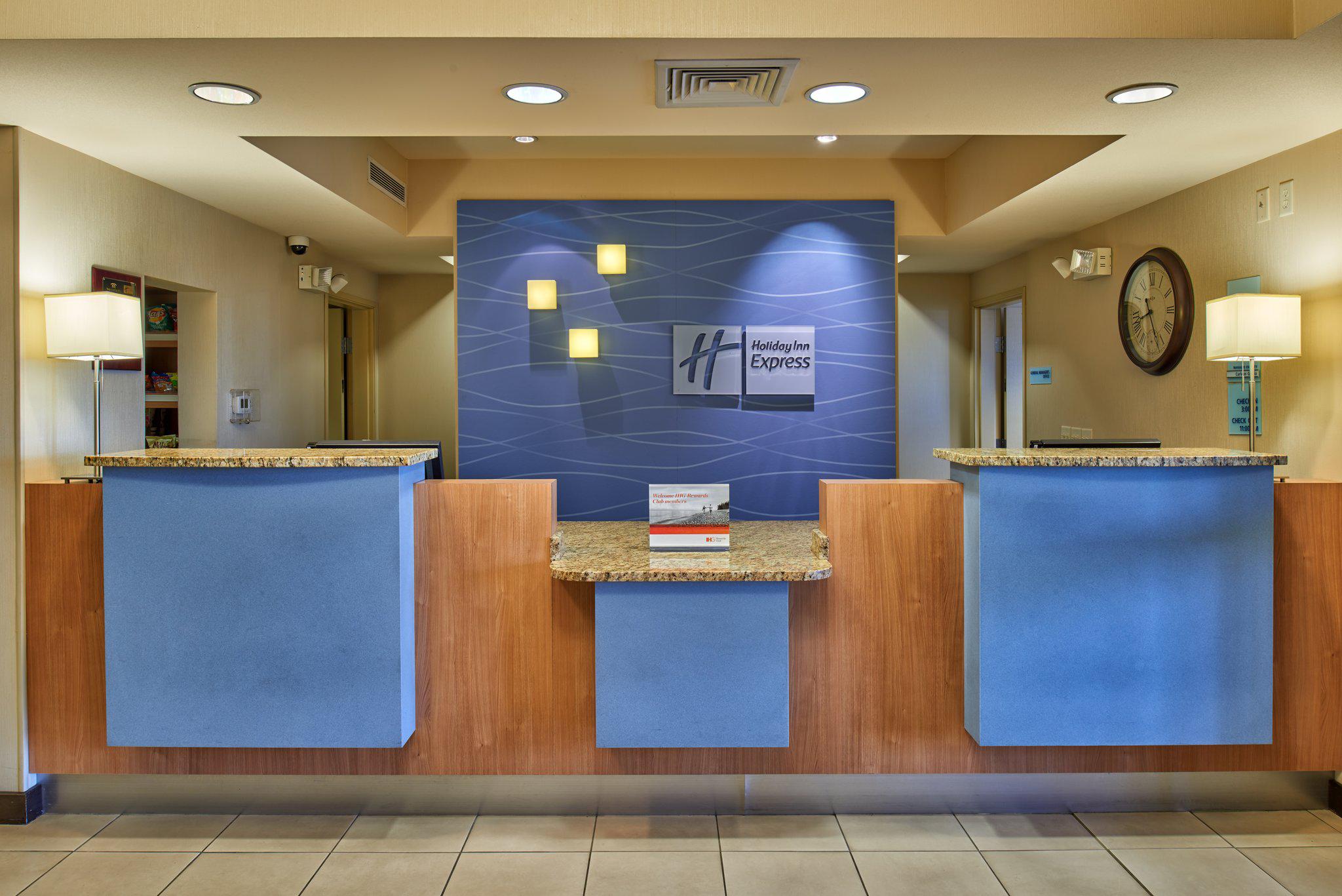 Фото Holiday Inn Express & Suites El Paso Airport Area, an Ihg Hotel