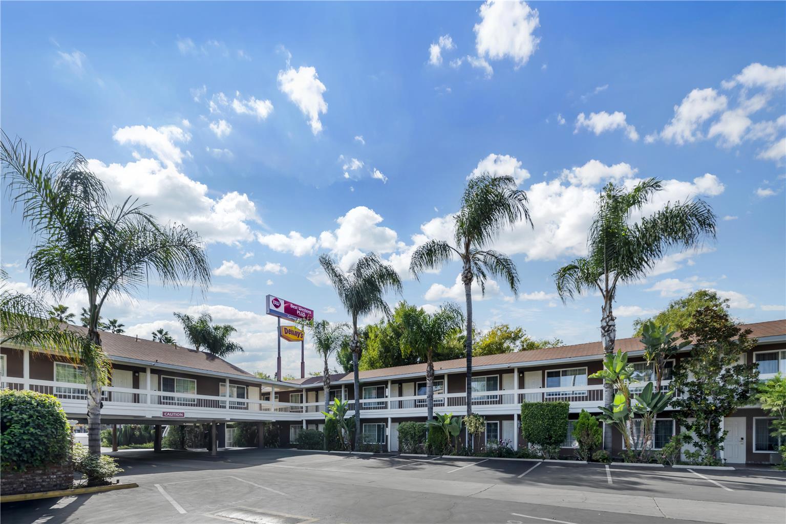 Фото Best Western Plus Carriage Inn