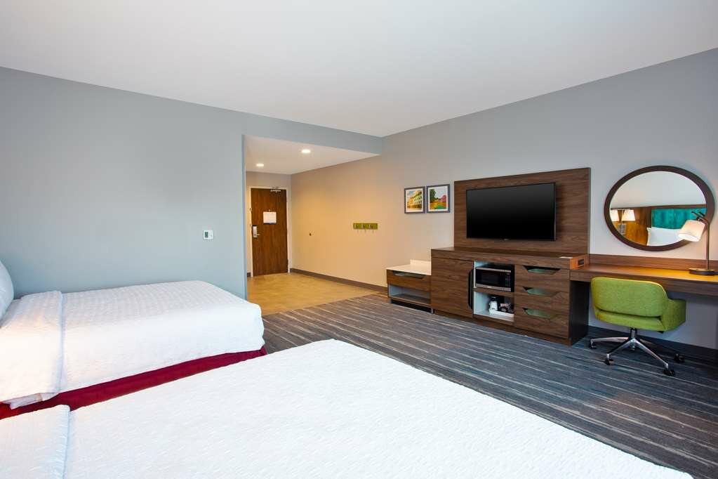 Фото Hampton Inn by Hilton Paris