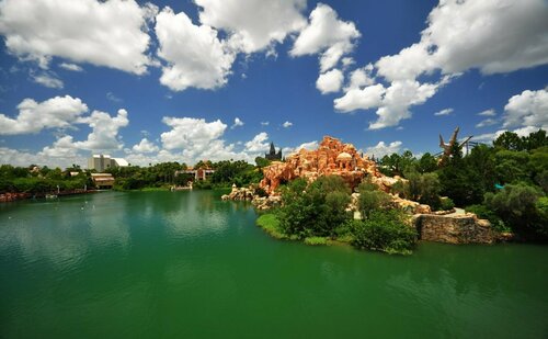 Гостиница Holiday Inn & Suites Across From Universal Orlando в Уинтер Гарден