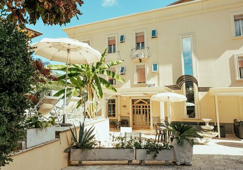 Гостиница Hotel Fiuggi во Фьюджи