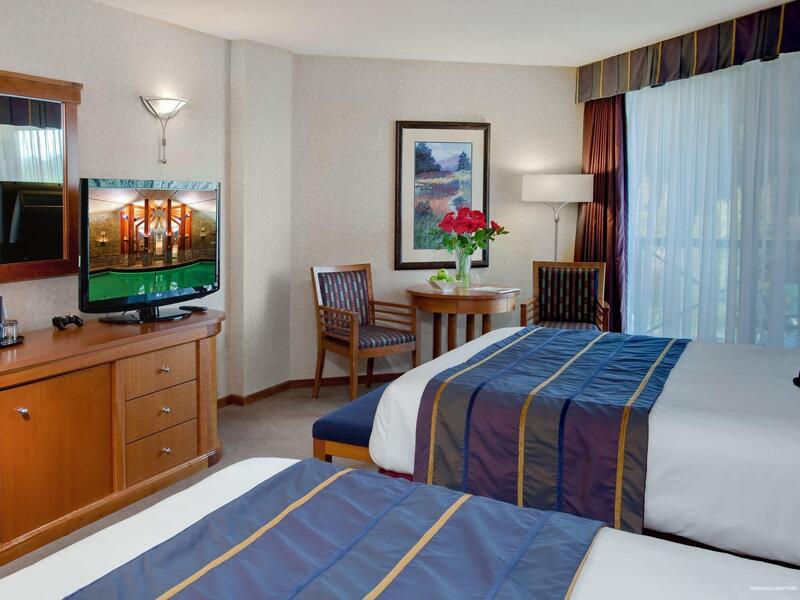 Фото Harrison Lake Hotel