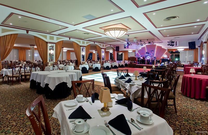 Фото Harrison Lake Hotel