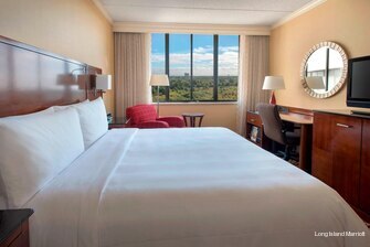 Фото Long Island Marriott