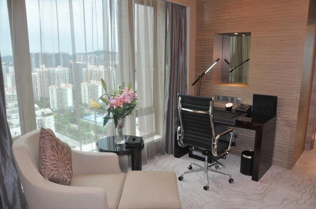 Фото Friends International Hotel