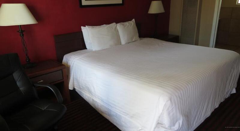 Фото The L Motel