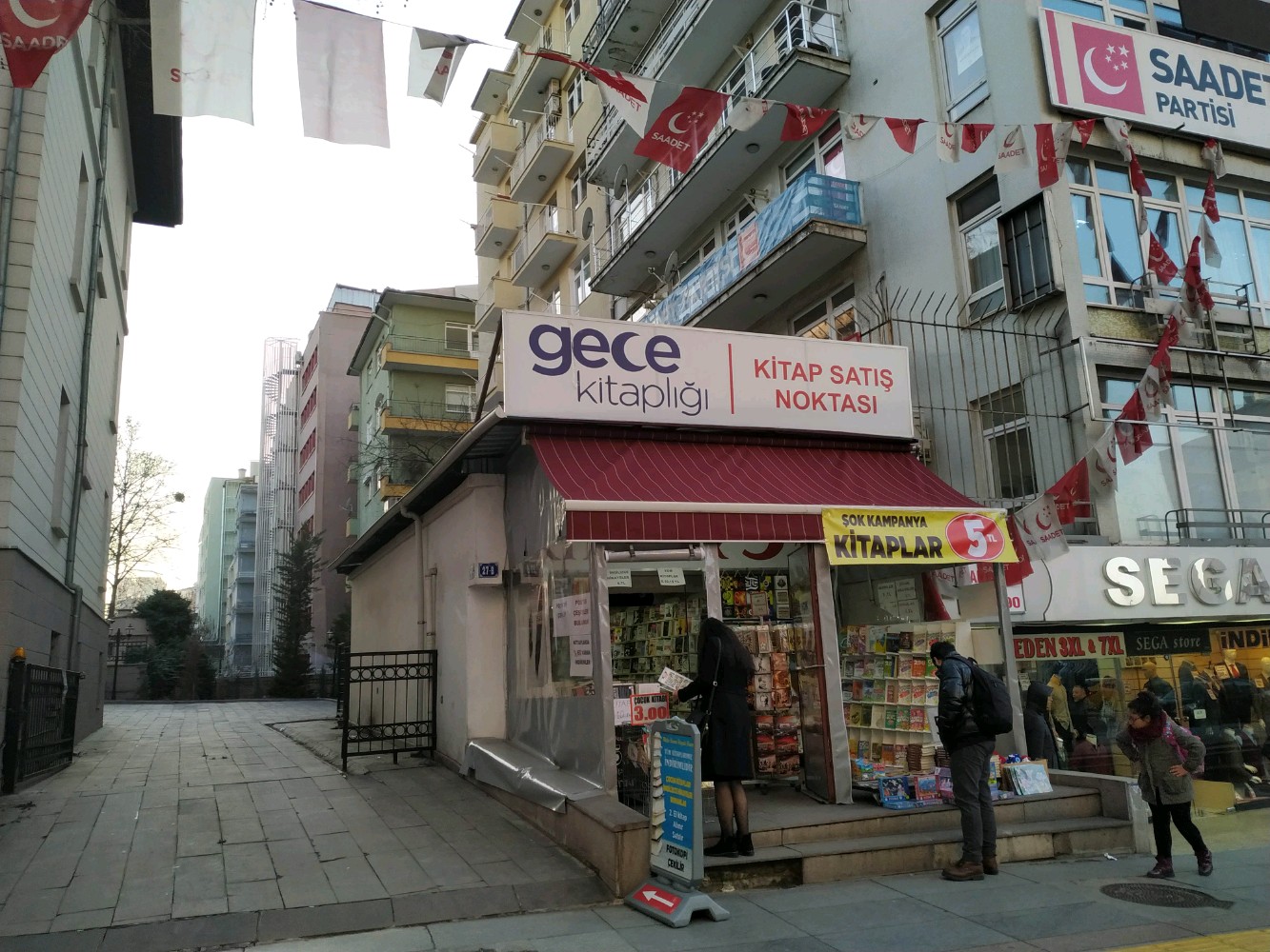 Artık faal değil: kitap mağazaları Gece Kitaplığı, , Gazi Mustafa Kemal  Blv., No:27, Çankaya, Ankara: Yandex Maps