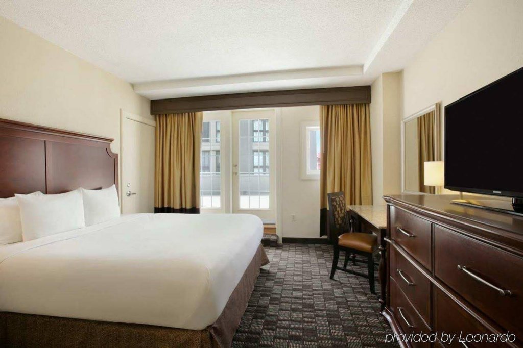 Фото Embassy Suites by Hilton New Orleans