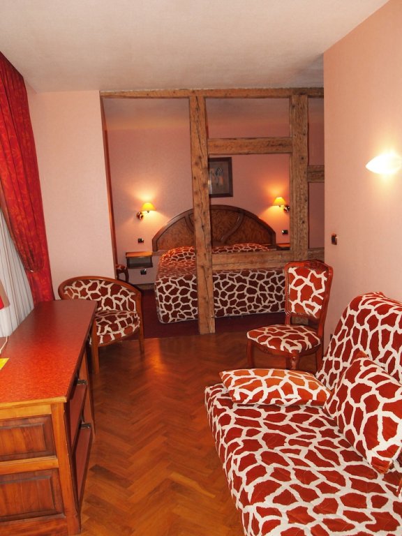 Фото Logis Hôtel Au Cerf d'Or