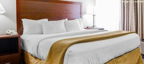 Гостиница Quality Inn & Suites Kansas City Airport North