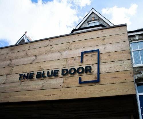 Гостиница The Blue Door в Ньюквее