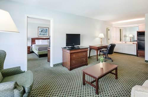 Фото Travelodge by Wyndham Roanoke