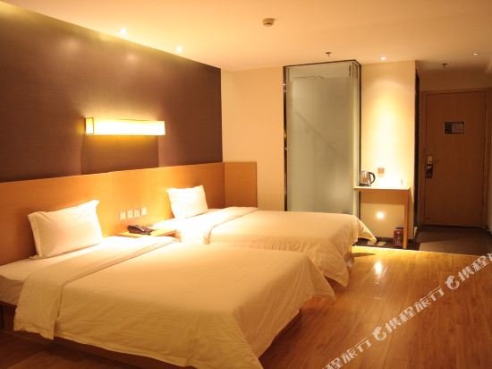 Фото 7 Days Inn Yunfu Luoding Central Branch