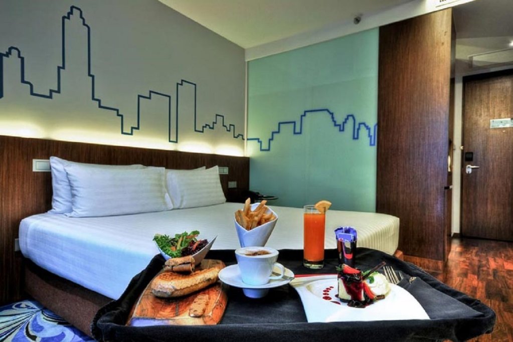 Фото Galleria 10 Hotel Bangkok by Compass Hospitality