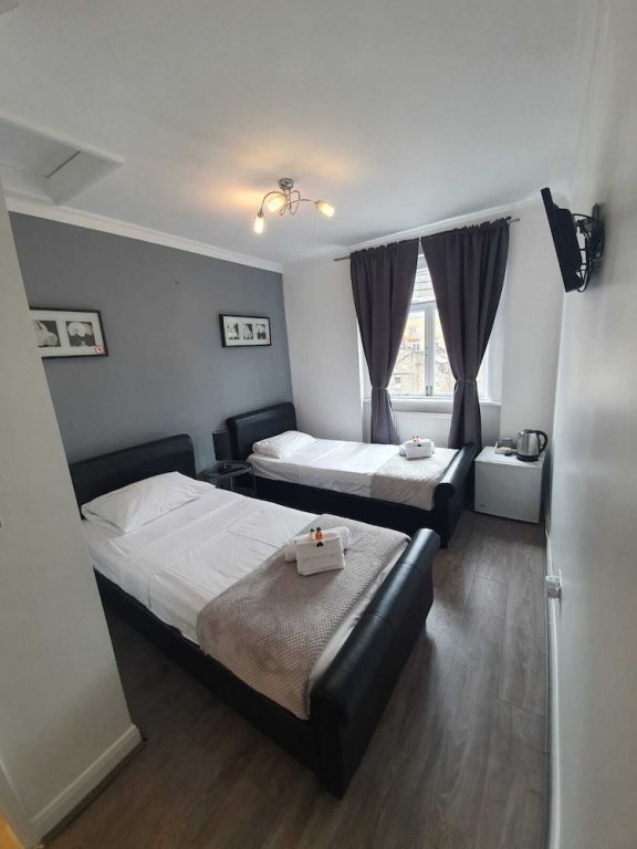 Фото The Cameron Hotel