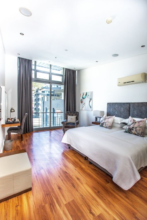 Фото Newkings Boutique Hotel