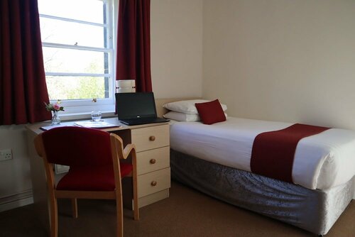 Гостиница Hinsley Hall в Лидсе