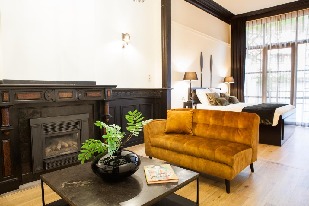 Фото B in Antwerp