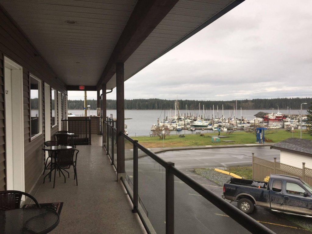 Фото Sportsman's Inn on the Harbour Front