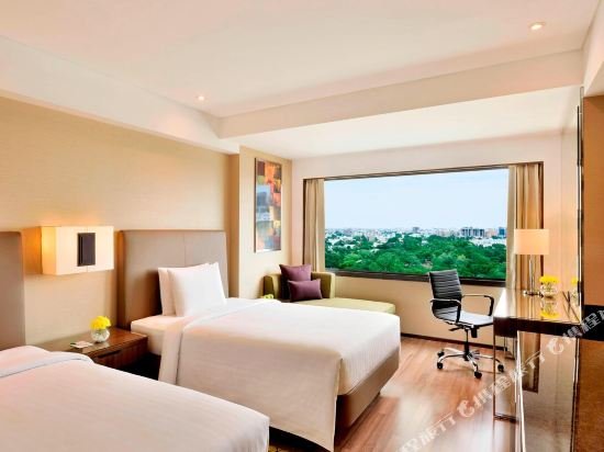 Фото Courtyard by Marriott Chennai