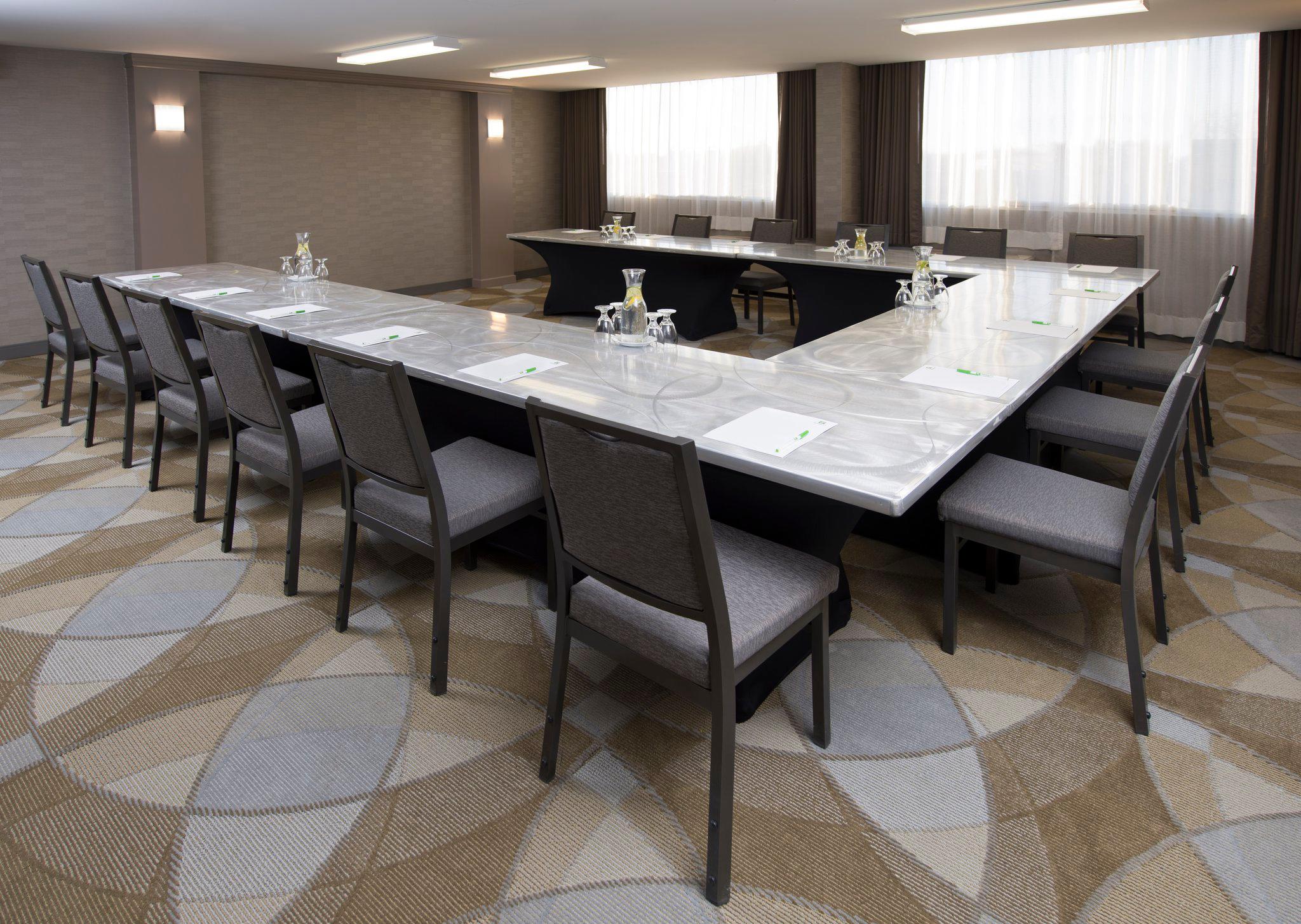 Фото Holiday Inn Winnipeg-South by ihg