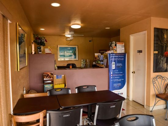 Фото Econo Lodge North