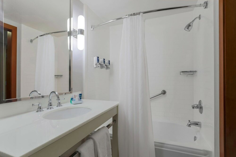 Фото Four Points by Sheraton Ontario-Rancho Cucamonga