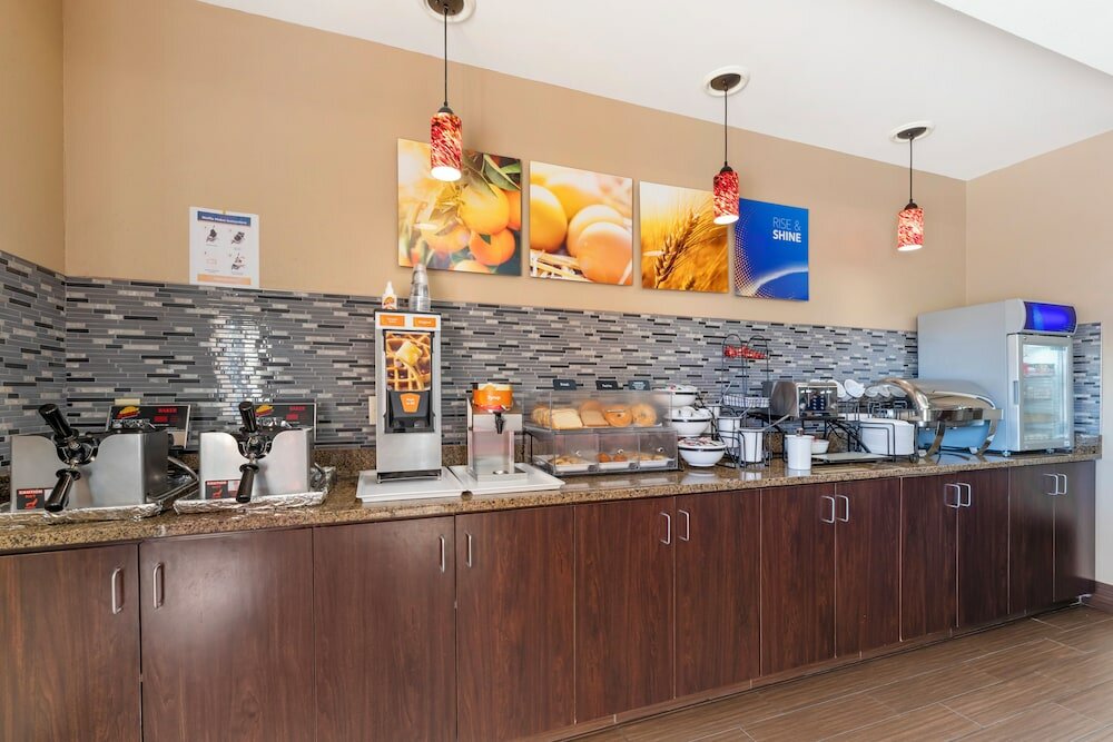 Фото Comfort Inn & Suites Porter near Indiana Dunes