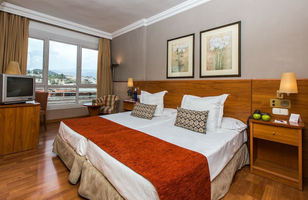 Фото Leonardo Hotel Granada