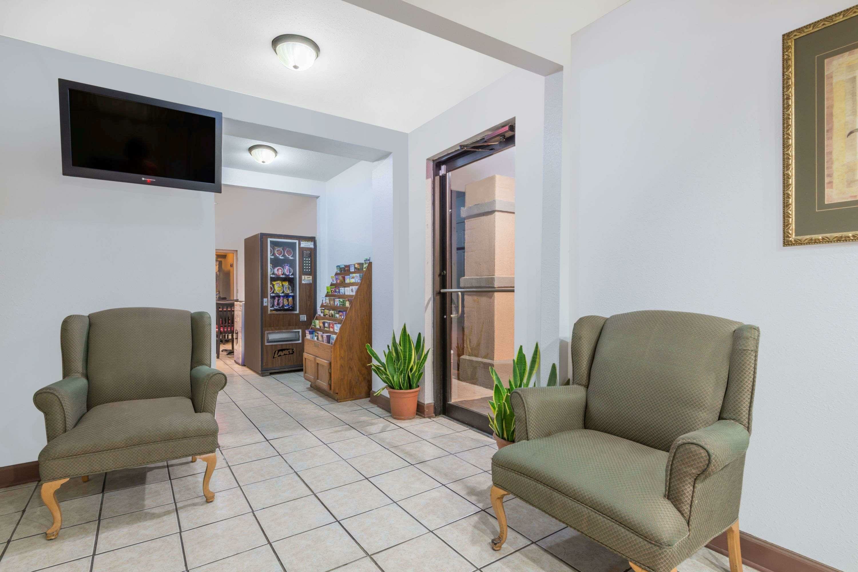 Фото Days Inn by Wyndham Mt. Sterling