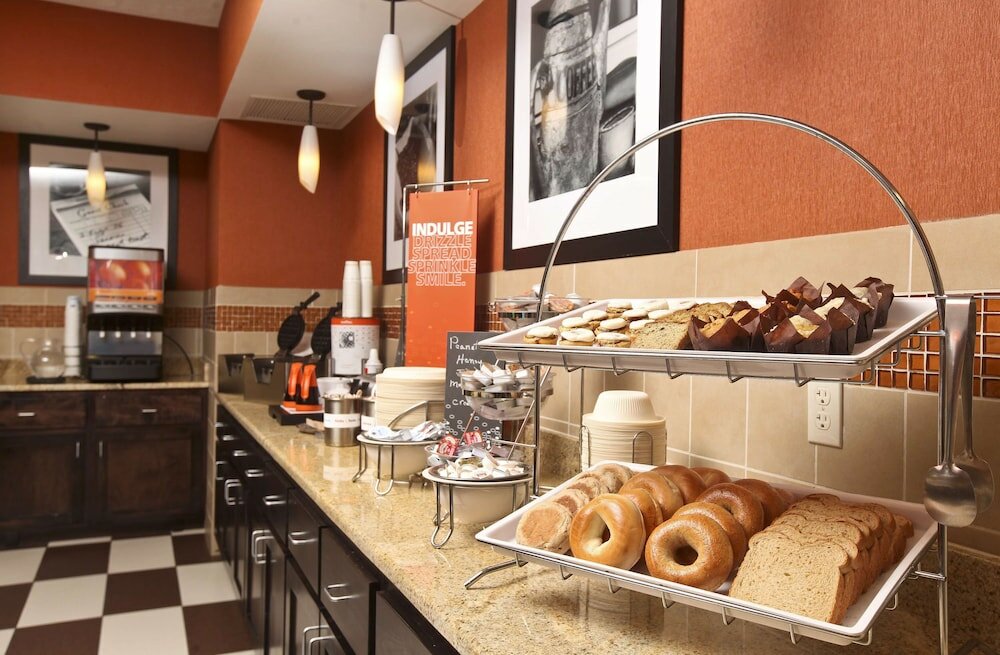 Фото Hampton Inn & Suites by Hilton Fargo Medical Center