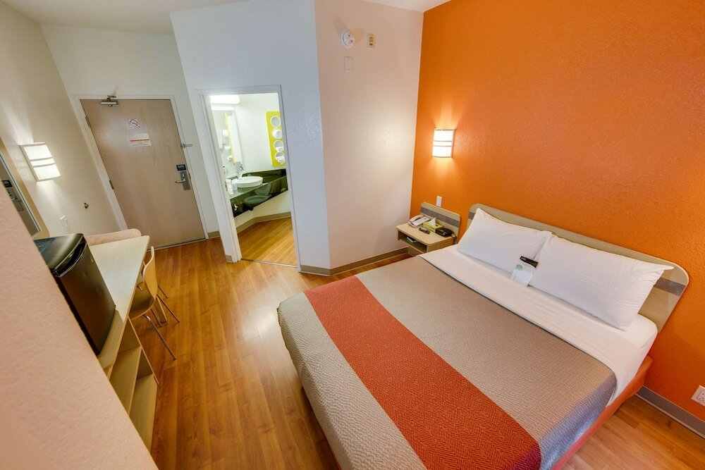 Фото Motel 6 - Toronto - Brampton