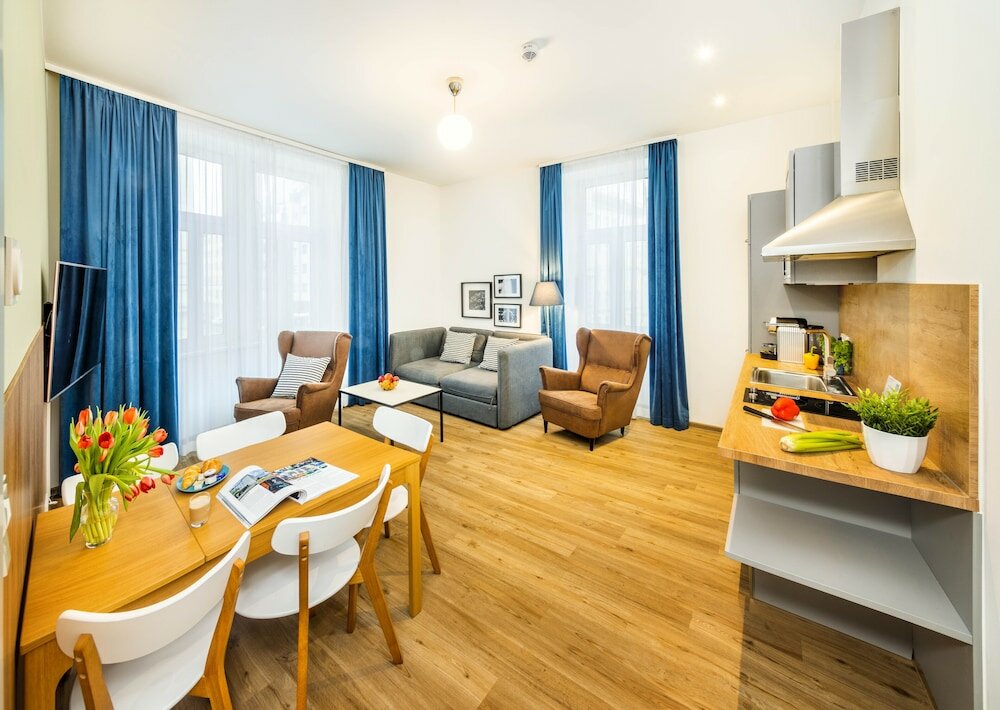 Фото Jimmy's Apartments Emerald