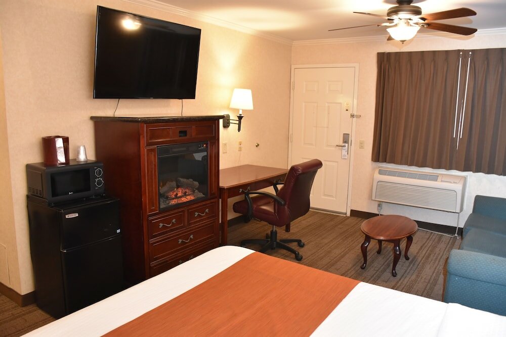 Фото Dynasty Suites Redlands