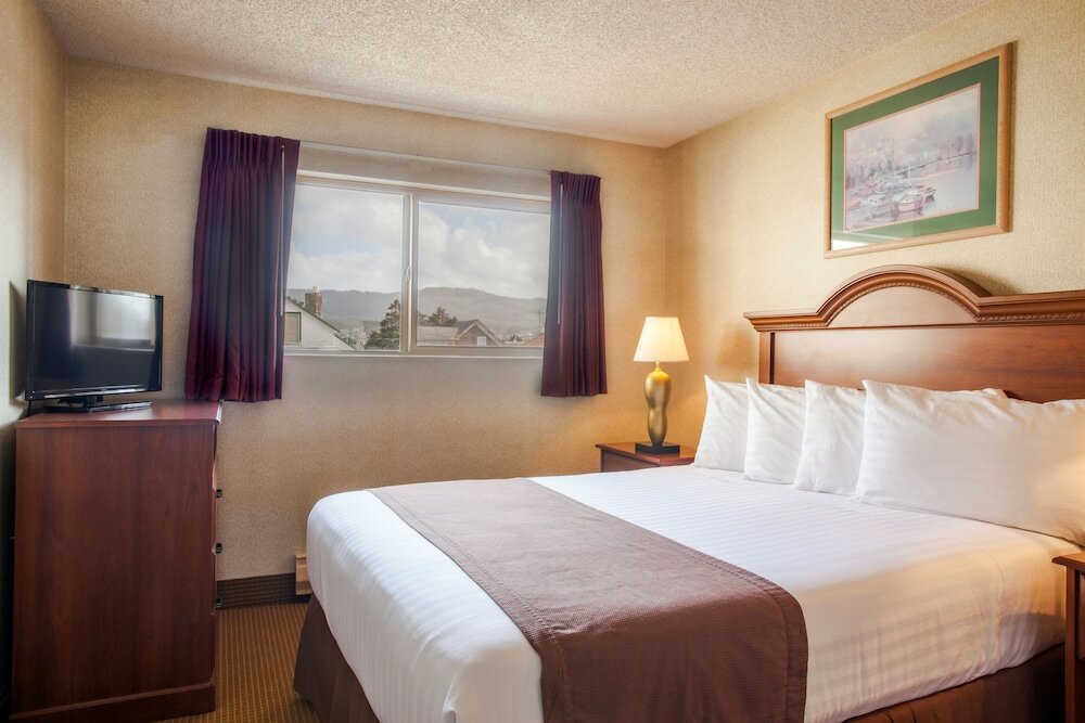 Фото Ebb Tide Oceanfront Inn