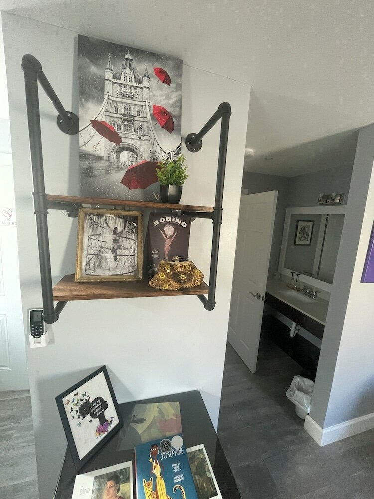 Фото Dunns Josephine Hotel