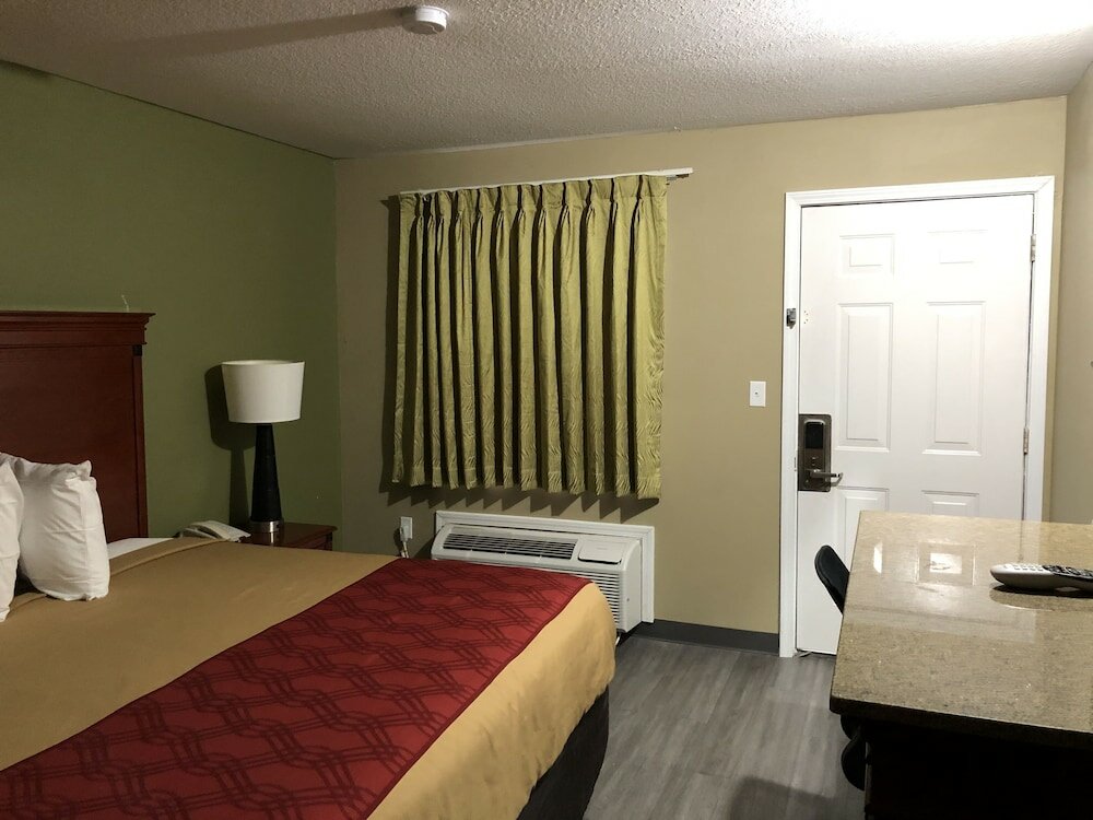 Фото Deluxe Inn & Suites By OYO Miami OK