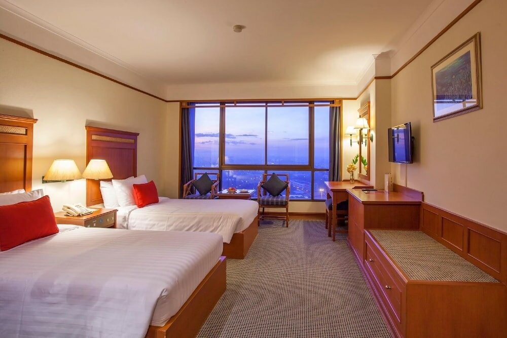 Фото Cholchan Pattaya Beach Resort