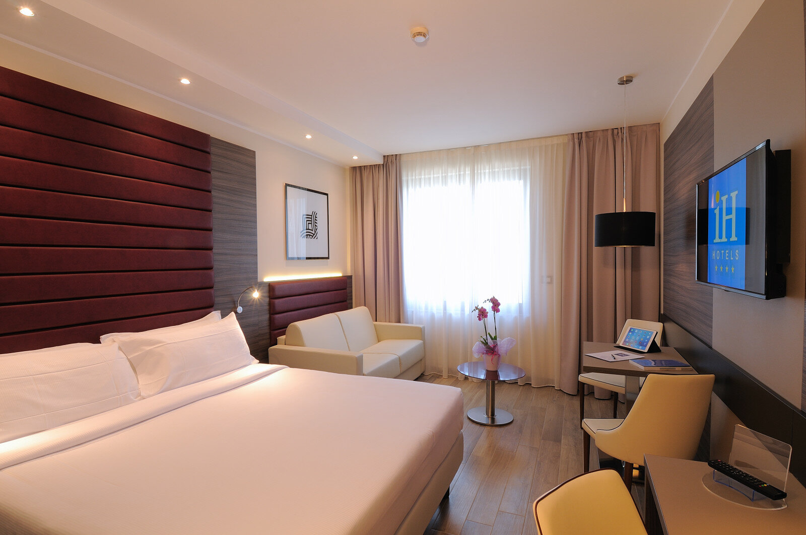 Фото IH Hotels Milano Lorenteggio