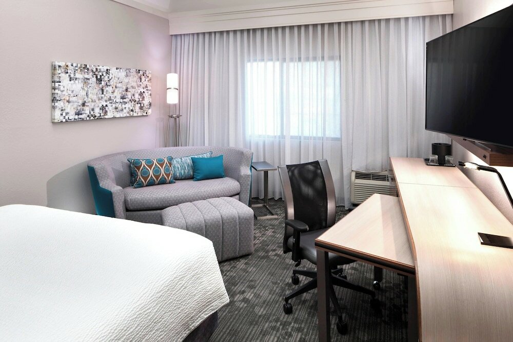 Фото Courtyard by Marriott Pensacola