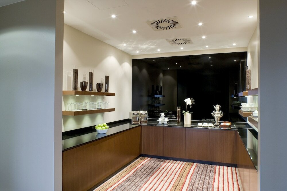 Фото Clayton Hotel Düsseldorf