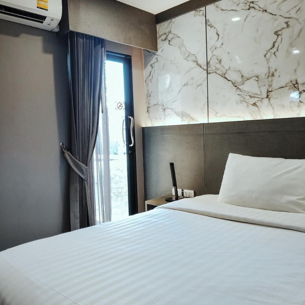 Фото Hyde Park Hotel Bangkok