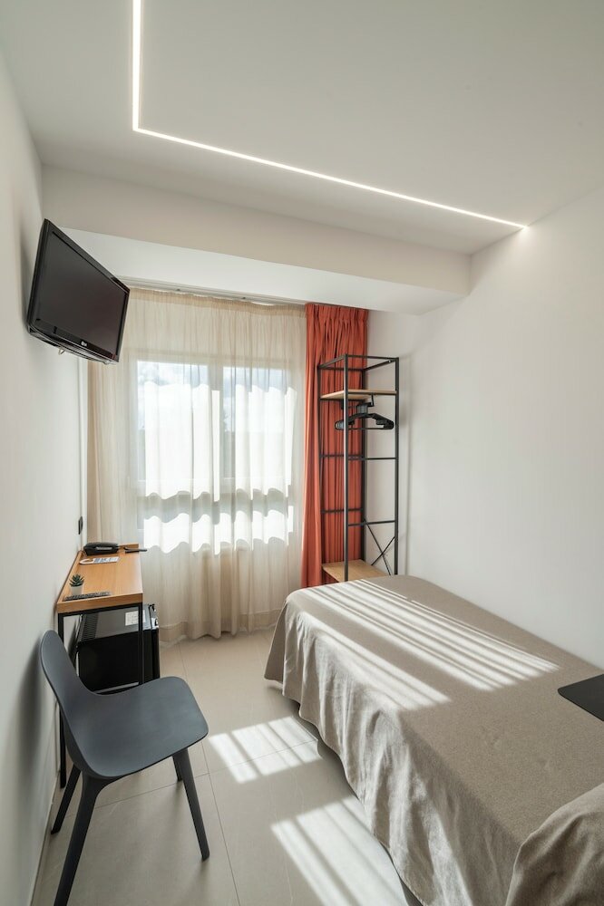 Фото Hostal Pensimar