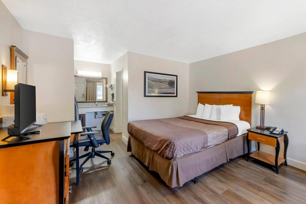 Фото Rodeway Inn at Nevada State Capitol