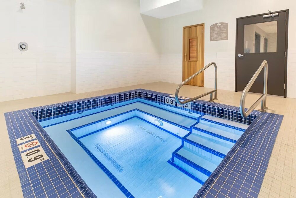 Фото Microtel Inn & Suites by Wyndham Fort Mcmurray