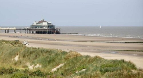 Внешний вид отеля Corsendonk Duinse Polders в Бланкенберге, фото 2