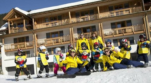 Внешний вид отеля Kinderhotel Ramsi в Хермагор-Пресеггере Зе, фото 3